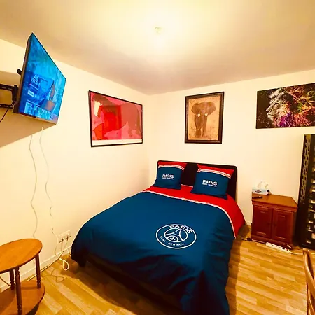 Homestay Jolie A Prefecture Proche La Defense Arena Campus Sncf Et Paris *